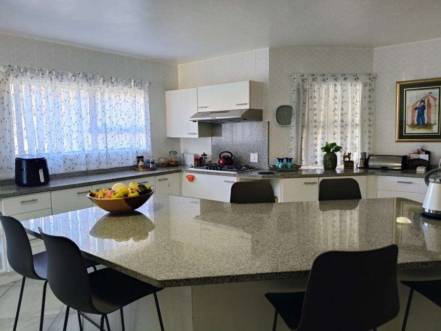 4 Bedroom Property for Sale in Wavecrest Eastern Cape